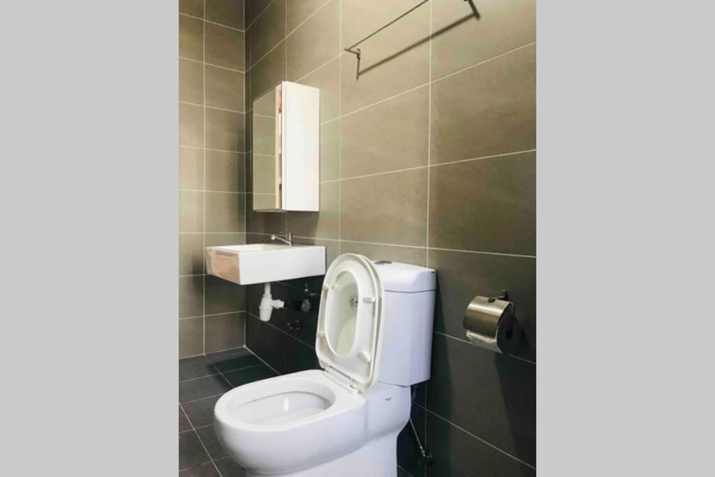 Hb1512- Hyve Studio Unit, Lake View, Cyberjaya, Free Wi-Fi, Free Parking, Netflix,Pool, 3038 Eksteriør billede